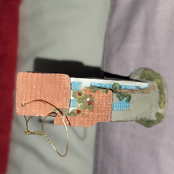 Miniature House Country Chapel inspired with Elongated Orament from Ganz Coll… - Picture 4 of 6